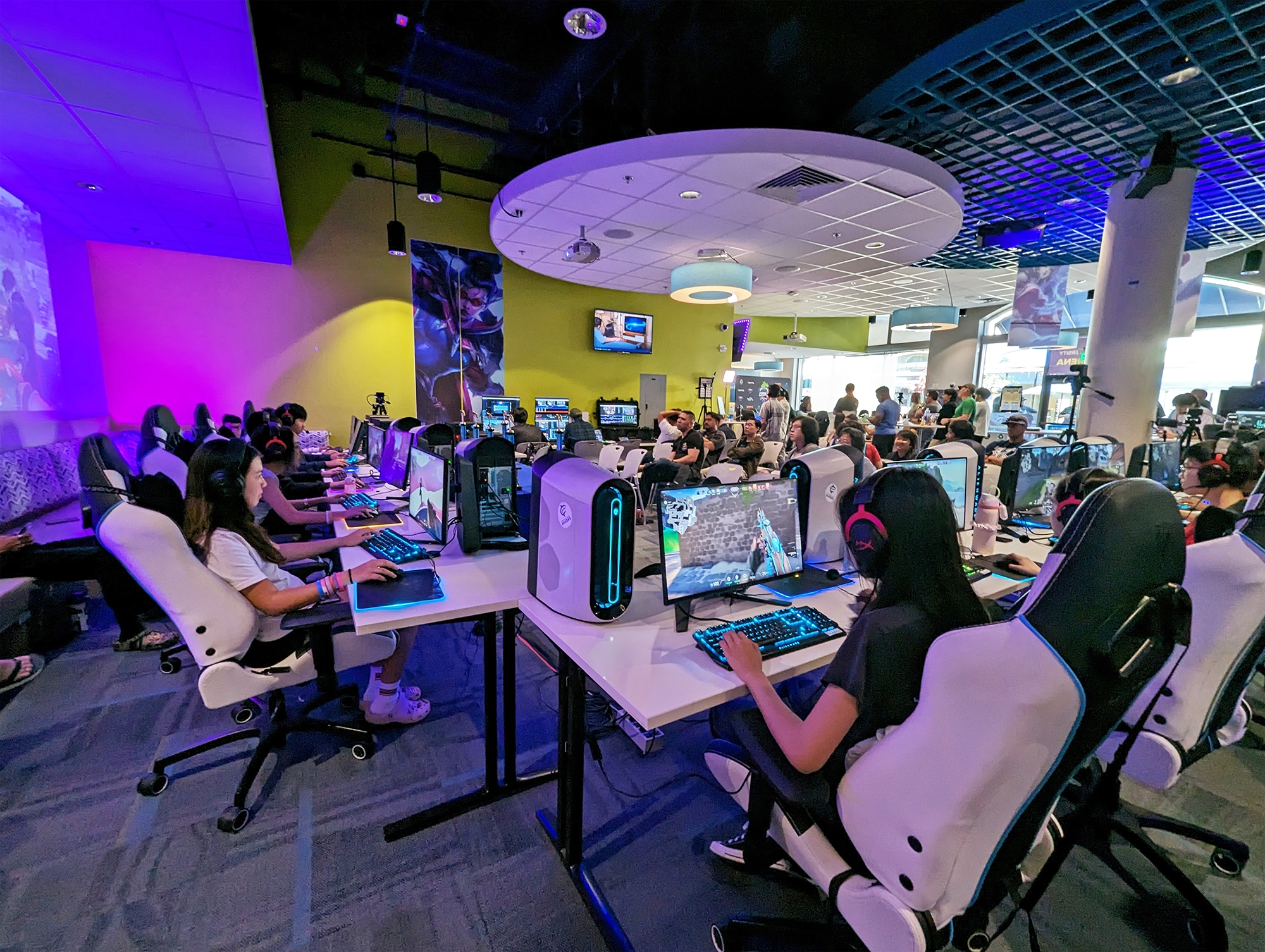 Extron empowers Esports Arena at Aloha Tower Marketplace