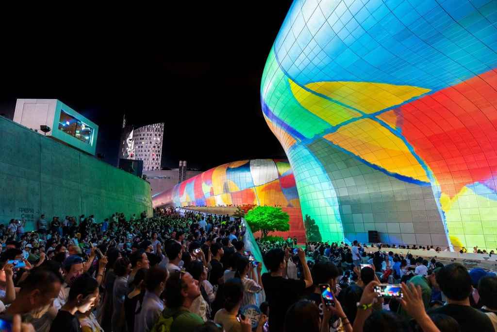 Zaha Hadid designed landmark is projection mapped at Seoul Light Autumn Festival