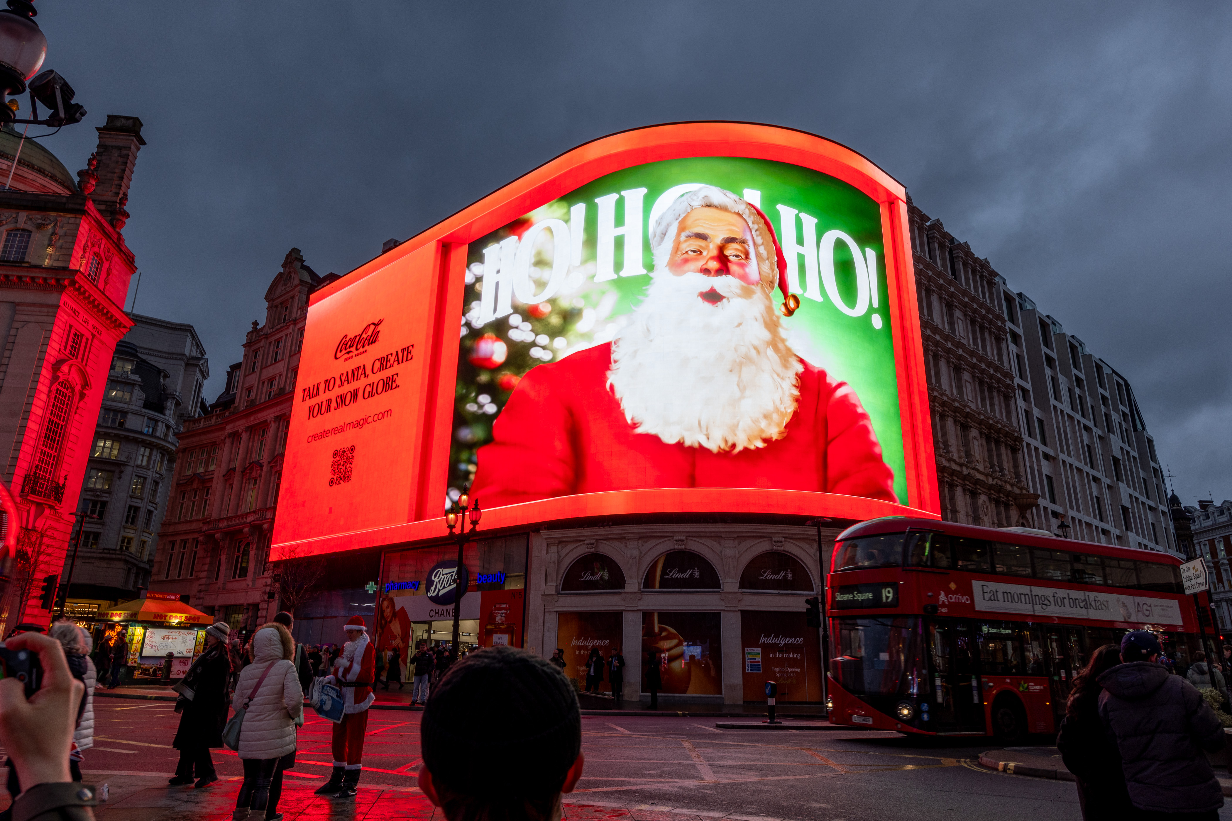 Coca-Cola presents immersive AI DOOH experience at Piccadilly Lights