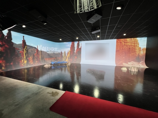 CarpeDiem Evènement uses Digital Projection laser projectors to create virtual studio