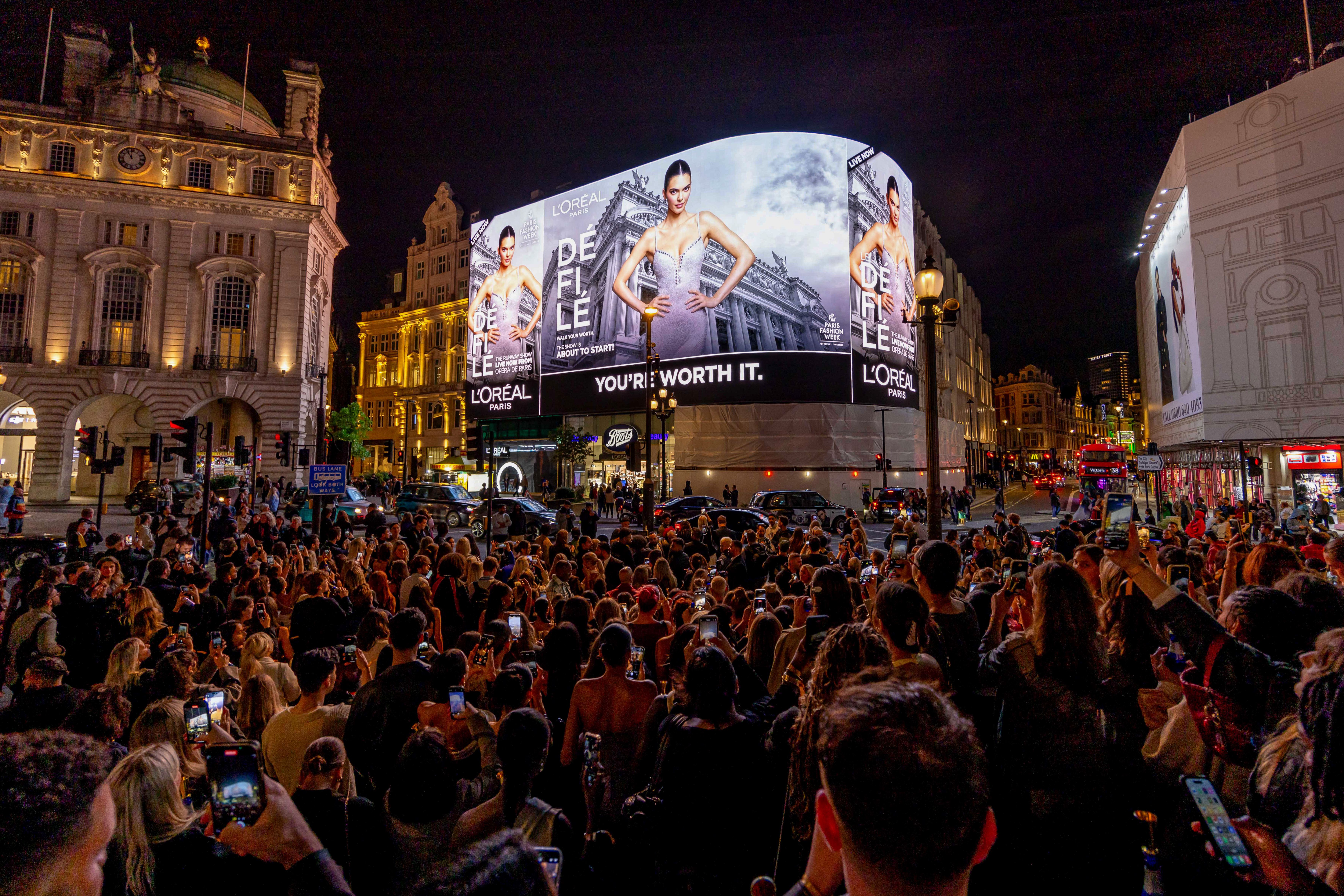 Landsec extends its Piccadilly Lights partnership with Ocean Outdoor