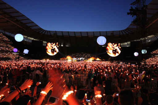 Pixmob LED tech takes Coldplay tour to another sphere