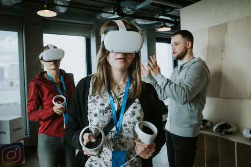 Meta – Facebook to launch education AR/VR training workshops in Poland