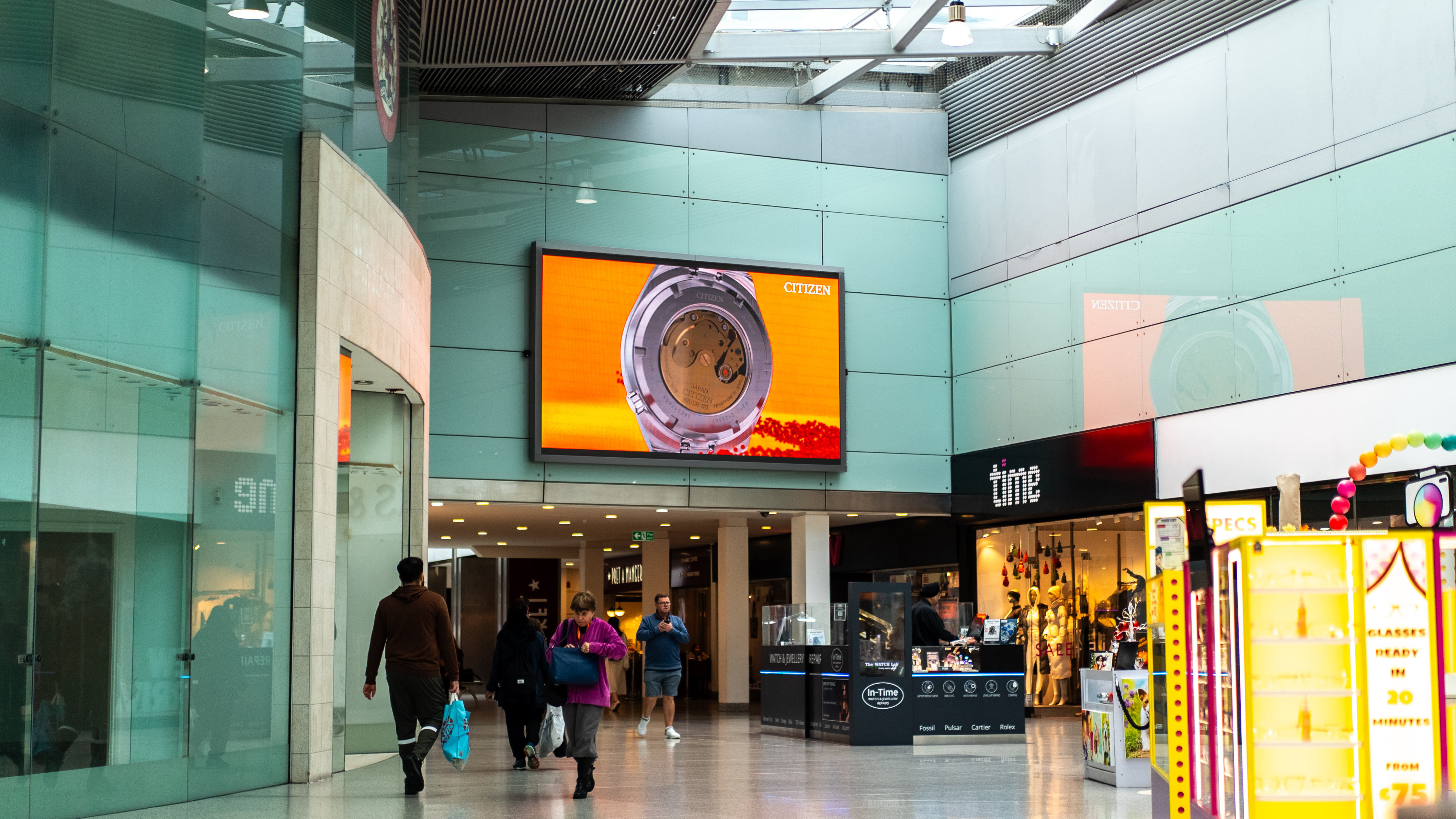 Absen and partners digitally transform UK shopping centre