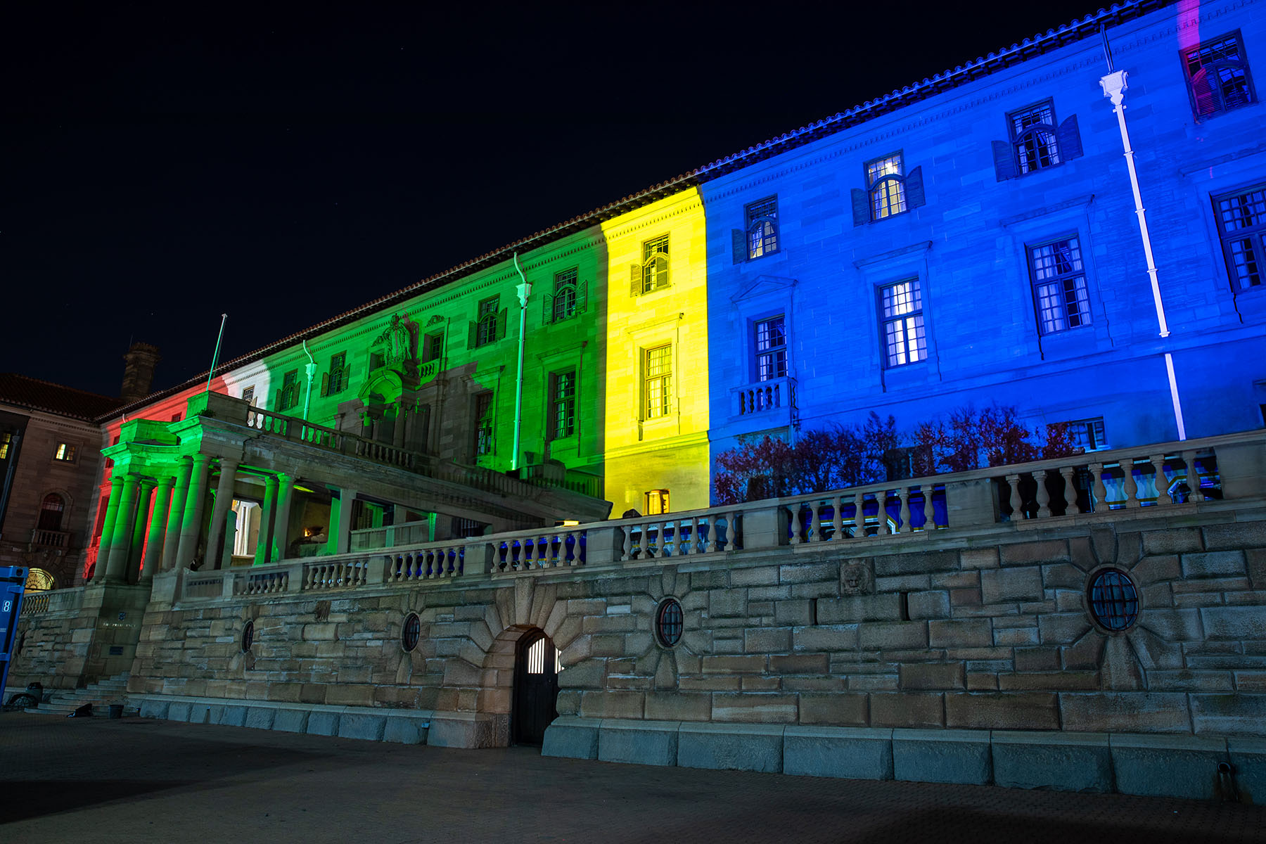 Projection and light show celebrates South African presidential inauguration